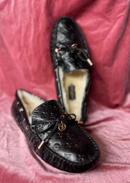 Black Slippers (Size 9)