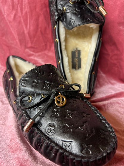 Black Slippers (Size 9)