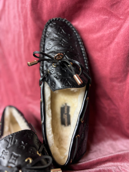 Black Slippers (Size 9)