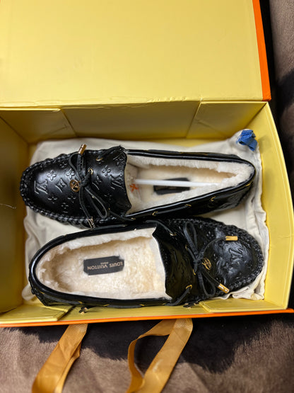 Black Slippers (Size 9)